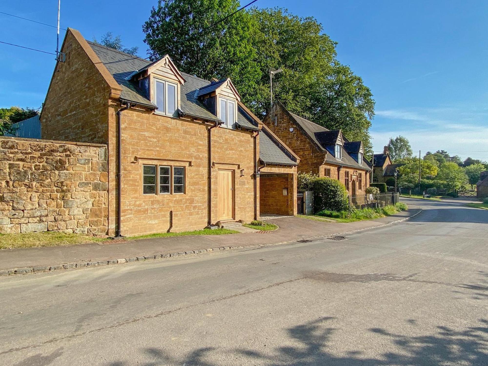 Finch Cottage Farnborough  エクステリア 写真